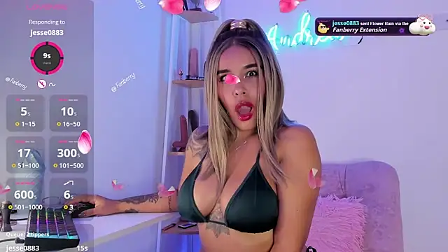 Snapshot of andrea_lopezz_ chatting on 03/06/25, 12:43 andrea lopezz online show from 03/06/25, 12:43