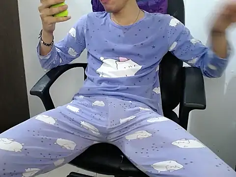 Snapshot of ricksamm chatting on 12/04/24, 12:25 ricksamm online show from 12/04/24, 12:25