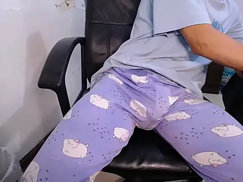 Snapshot of ricksamm chatting on 01/03/25, 12:43 ricksamm online show from 01/03/25, 12:43