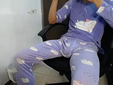 Snapshot of ricksamm chatting on 01/04/25, 01:31 ricksamm online show from 01/04/25, 01:31