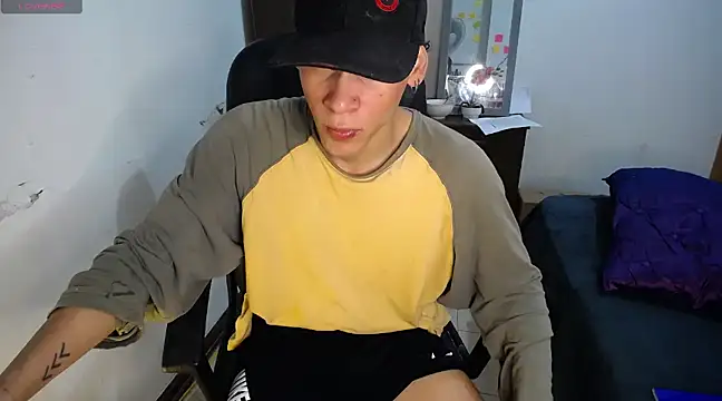 Snapshot of ricksamm chatting on 01/06/25, 01:52 ricksamm online show from 01/06/25, 01:52