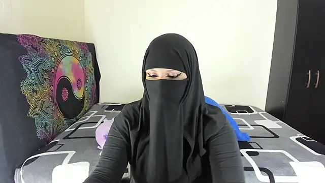 Snapshot of evelyn__salah chatting on 07/12/26, 12:23 evelyn salah online show from 07/12/26, 12:23