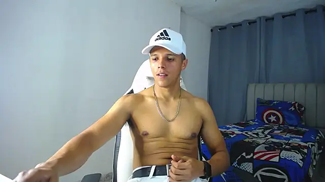 Snapshot of DavidAngell7 chatting on 01/01/25, 11:51 DavidAngell7 online show from 01/01/25, 11:51