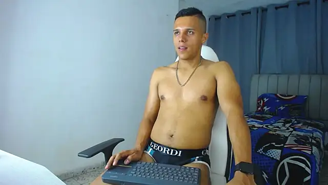 Snapshot of DavidAngell7 chatting on 01/30/25, 04:58 DavidAngell7 online show from 01/30/25, 04:58