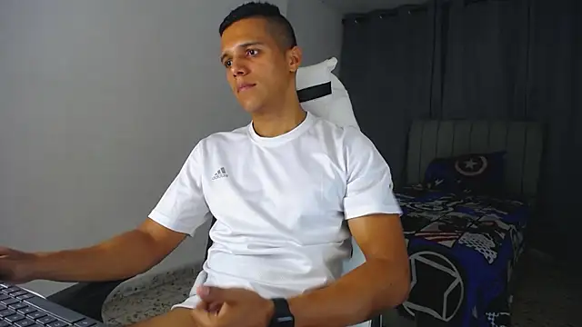 Snapshot of DavidAngell7 chatting on 03/09/25, 06:50 DavidAngell7 online show from 03/09/25, 06:50