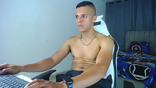 Snapshot of DavidAngell7 chatting on 03/13/25, 05:43 DavidAngell7 online show from 03/13/25, 05:43