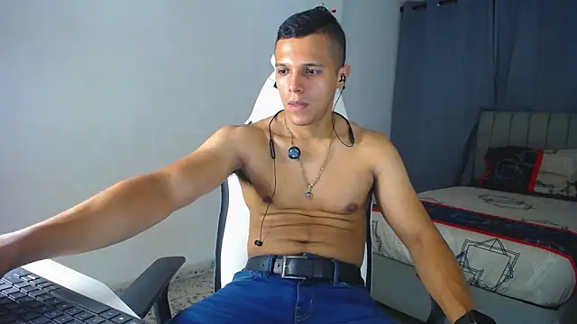 Snapshot of DavidAngell7 chatting on 10/01/25, 04:18 DavidAngell7 online show from 10/01/25, 04:18