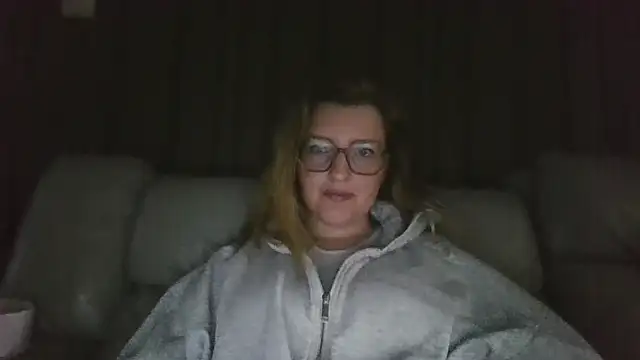LiquidLeonie online show from 05/13/26, 03:15