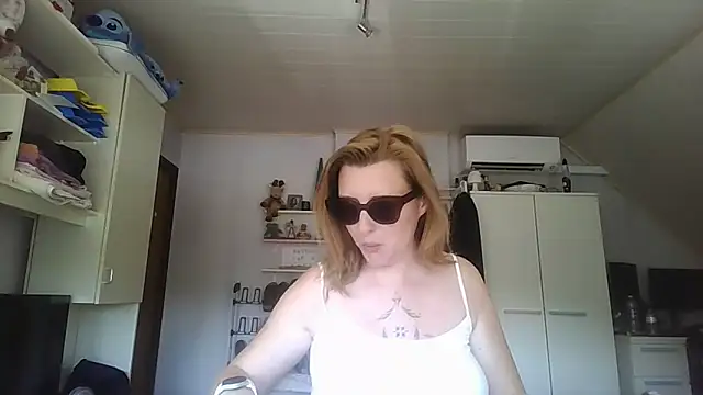 LiquidLeonie online show from 05/28/26, 09:50