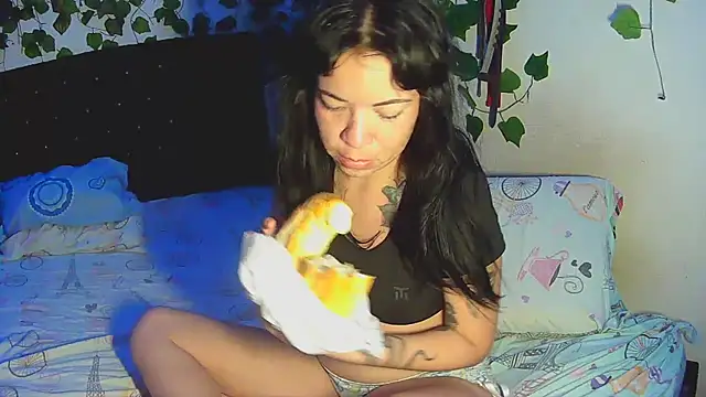 Snapshot of fresa_caliente chatting on 01/28/25, 10:12 fresa caliente online show from 01/28/25, 10:12
