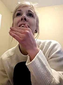 AmethystFoxx online show from 11/18/25, 10:14