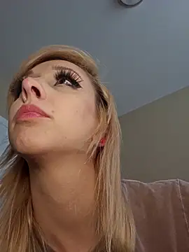 AmethystFoxx online show from 04/17/26, 06:00