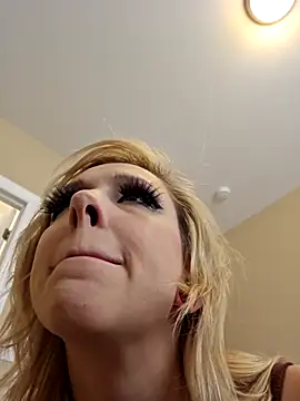 AmethystFoxx online show from 04/26/26, 06:16