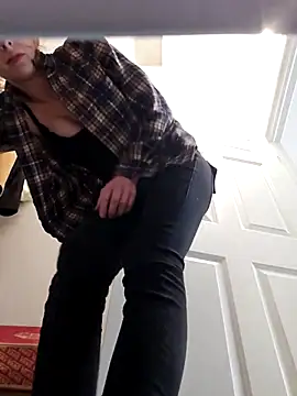 AmethystFoxx online show from 04/29/26, 07:53