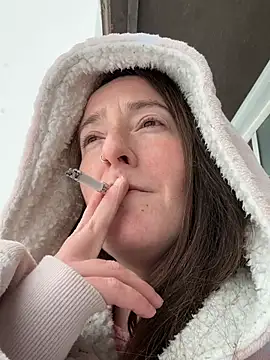 Mini And The Bear online show from 02/19/26, 07:43