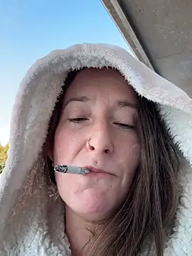 Mini And The Bear online show from 03/02/26, 04:47