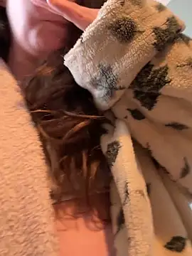 Mini And The Bear online show from 03/13/26, 02:45