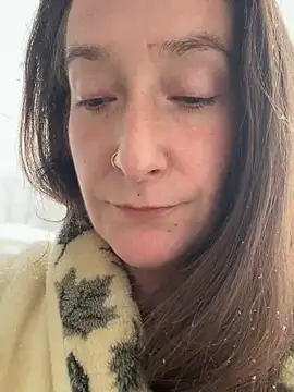 Mini And The Bear online show from 04/04/26, 05:10