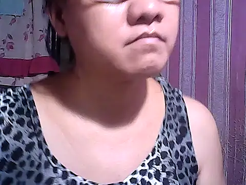 sweetsosie18 online show from 10/27/25, 05:33