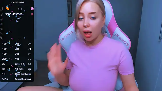 MonaLauu online show from 12/28/24, 10:44