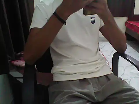 Snapshot of sour_rabh chatting on 10/18/25, 05:25 sour rabh online show from 10/18/25, 05:25