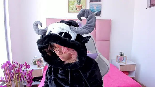 Snapshot of katalina_garcia chatting on 02/10/26, 03:38 katalina garcia online show from 02/10/26, 03:38