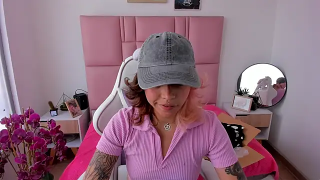 Snapshot of katalina_garcia chatting on 02/14/26, 02:47 katalina garcia online show from 02/14/26, 02:47