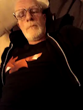 Snapshot of ClubbyEuphory chatting on 04/19/26, 12:33 ClubbyEuphory online show from 04/19/26, 12:33