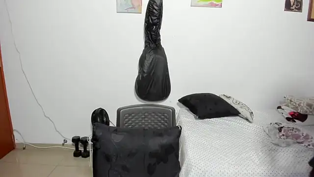 Snapshot of D-yanamilf chatting on 09/18/25, 09:33 D-yanamilf online show from 09/18/25, 09:33