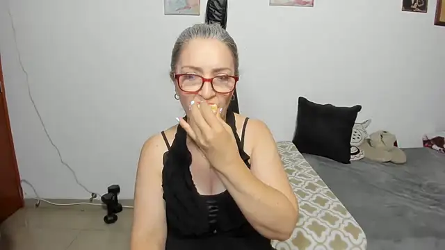 Snapshot of D-yanamilf chatting on 10/16/25, 08:15 D-yanamilf online show from 10/16/25, 08:15