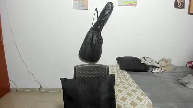 Snapshot of D-yanamilf chatting on 11/04/25, 09:52 D-yanamilf online show from 11/04/25, 09:52