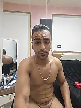 Snapshot of highguy chatting on 07/05/26, 12:17 highguy online show from 07/05/26, 12:17