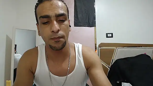 Snapshot of highguy chatting on 08/01/26, 03:06 highguy online show from 08/01/26, 03:06