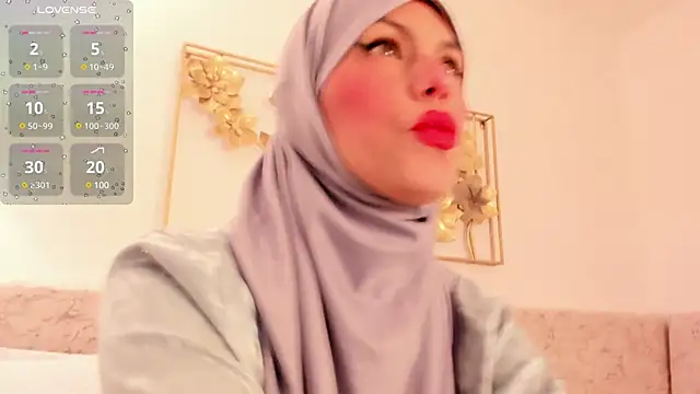 Snapshot of hanajameela chatting on 12/18/24, 11:45 hanajameela online show from 12/18/24, 11:45