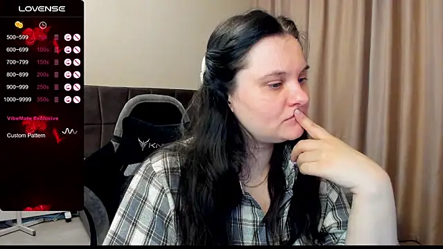 AlanaBrox online show from 11/06/25, 07:37