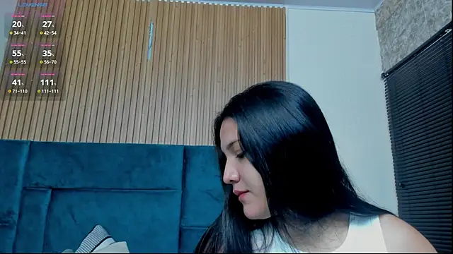 Snapshot of Kareena_chopra chatting on 05/04/26, 12:23 Kareena chopra online show from 05/04/26, 12:23