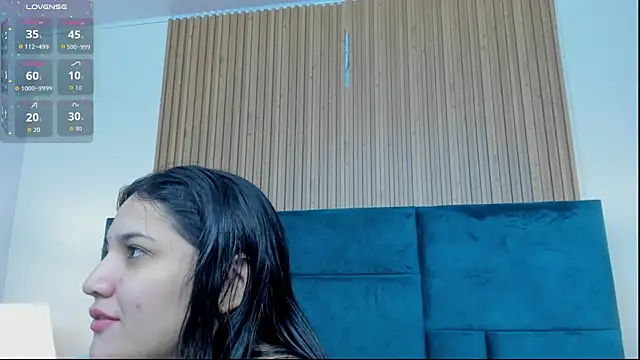 Snapshot of Kareena_chopra chatting on 06/19/26, 12:31 Kareena chopra online show from 06/19/26, 12:31