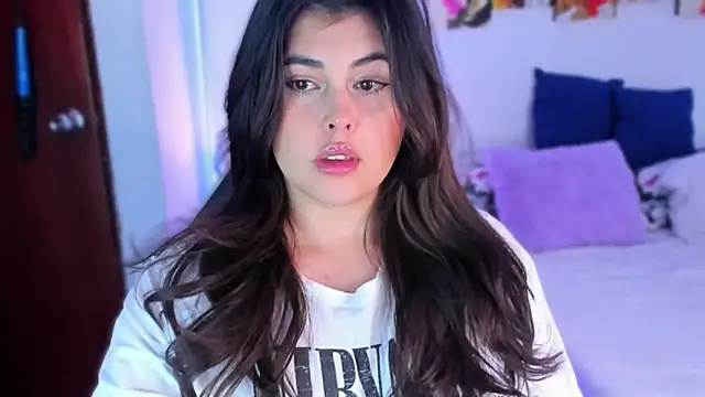 Alyaa s online show from 02/13/25, 01:40