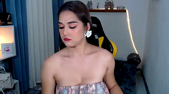 Snapshot of MarieLoveGlamorous chatting on 12/19/24, 12:24 MarieLoveGlamorous online show from 12/19/24, 12:24