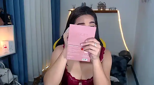 Snapshot of MarieLoveGlamorous chatting on 01/03/25, 12:19 MarieLoveGlamorous online show from 01/03/25, 12:19