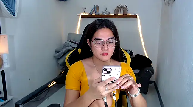 Snapshot of MarieLoveGlamorous chatting on 02/08/25, 10:39 MarieLoveGlamorous online show from 02/08/25, 10:39