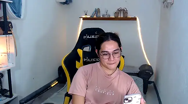 Snapshot of MarieLoveGlamorous chatting on 02/23/25, 01:53 MarieLoveGlamorous online show from 02/23/25, 01:53