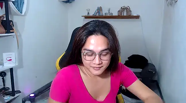 Snapshot of MarieLoveGlamorous chatting on 02/24/25, 12:30 MarieLoveGlamorous online show from 02/24/25, 12:30