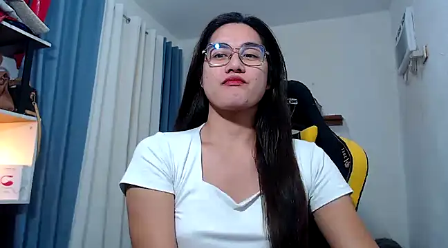 Snapshot of MarieLoveGlamorous chatting on 03/02/25, 12:09 MarieLoveGlamorous online show from 03/02/25, 12:09