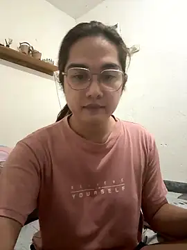 Snapshot of MarieLoveGlamorous chatting on 01/12/26, 10:59 MarieLoveGlamorous online show from 01/12/26, 10:59