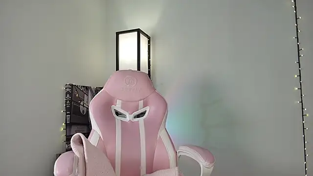 Snapshot of _monamour_ chatting on 12/12/24, 09:51 monamour online show from 12/12/24, 09:51