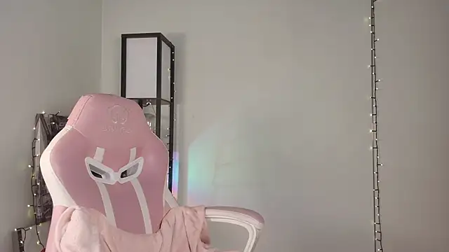 Snapshot of _monamour_ chatting on 01/08/25, 09:42 monamour online show from 01/08/25, 09:42