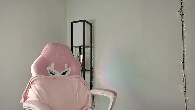 Snapshot of _monamour_ chatting on 02/01/25, 11:10 monamour online show from 02/01/25, 11:10