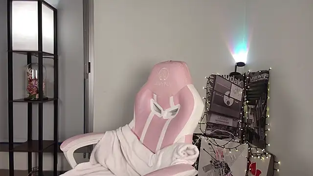 Snapshot of _monamour_ chatting on 03/20/25, 06:19 monamour online show from 03/20/25, 06:19