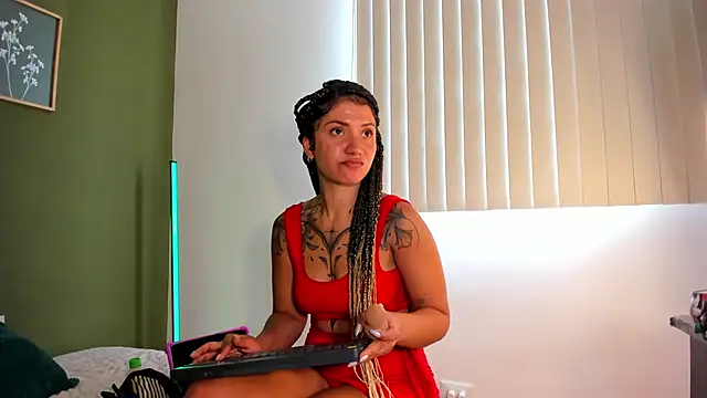 karlye 5 online show from 03/25/26, 02:56